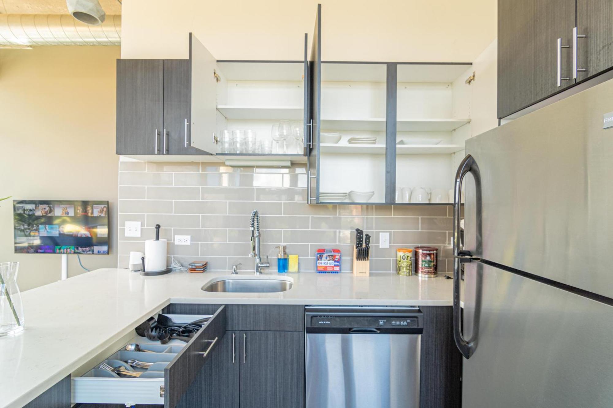Bright 2Br Luxury Corner Suite With Optional Parking Sleeps 6 Guests Near Mccormick Place And Soldier Field Chicago Buitenkant foto