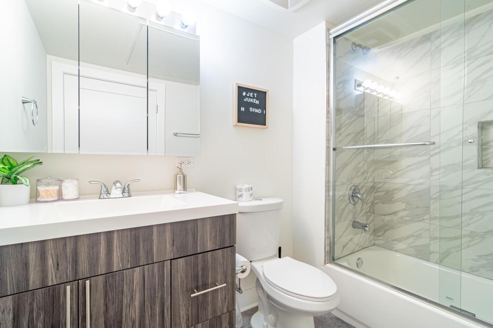 Bright 2Br Luxury Corner Suite With Optional Parking Sleeps 6 Guests Near Mccormick Place And Soldier Field Chicago Buitenkant foto