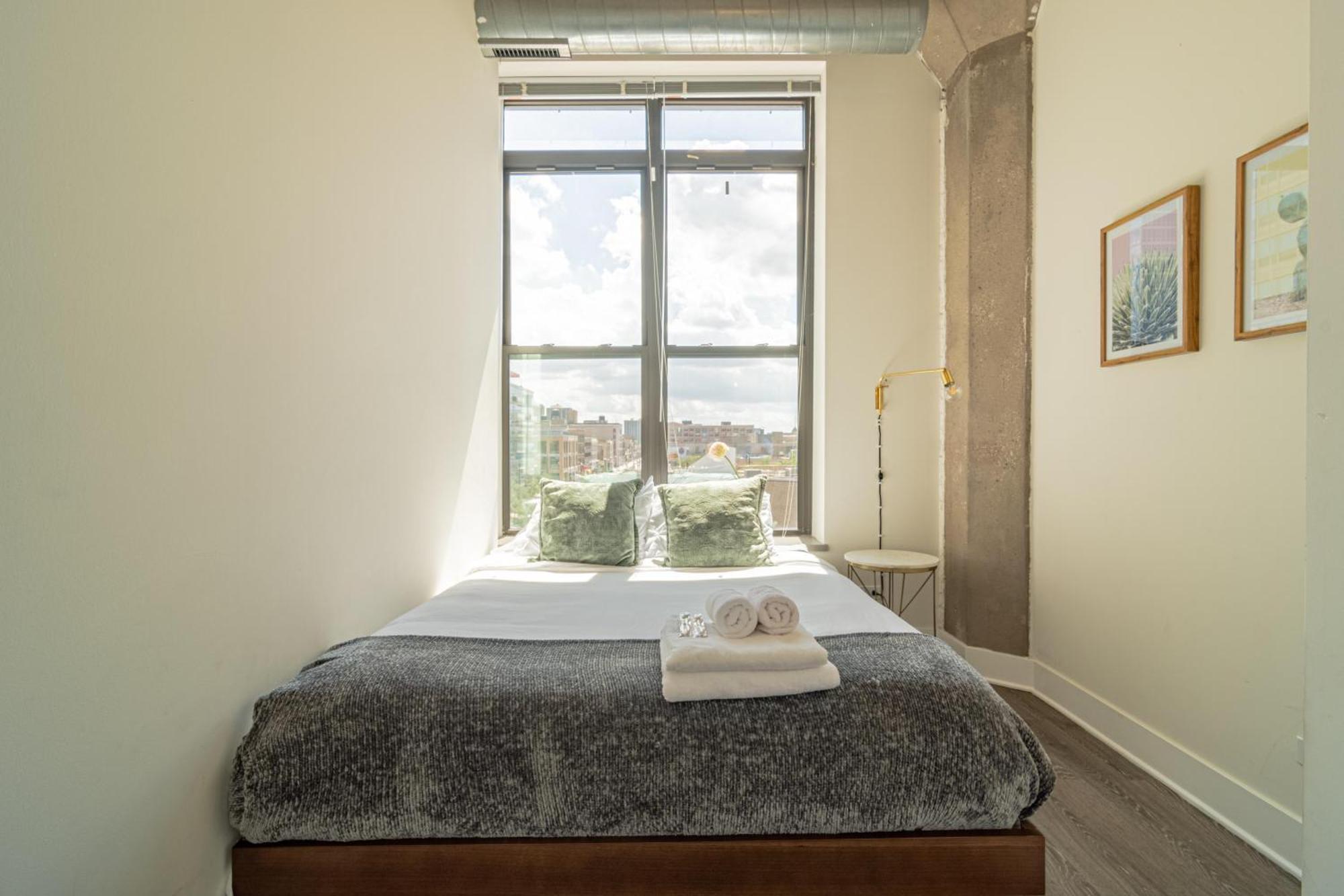 Bright 2Br Luxury Corner Suite With Optional Parking Sleeps 6 Guests Near Mccormick Place And Soldier Field Chicago Buitenkant foto
