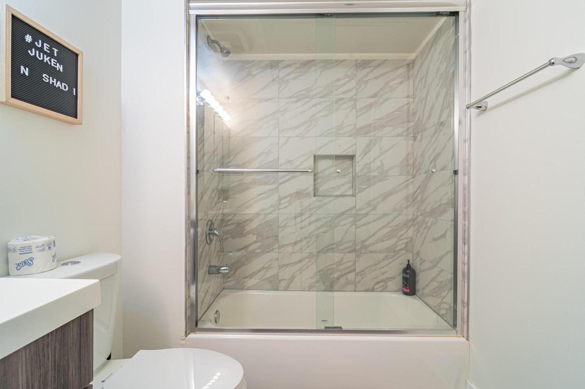 Bright 2Br Luxury Corner Suite With Optional Parking Sleeps 6 Guests Near Mccormick Place And Soldier Field Chicago Buitenkant foto