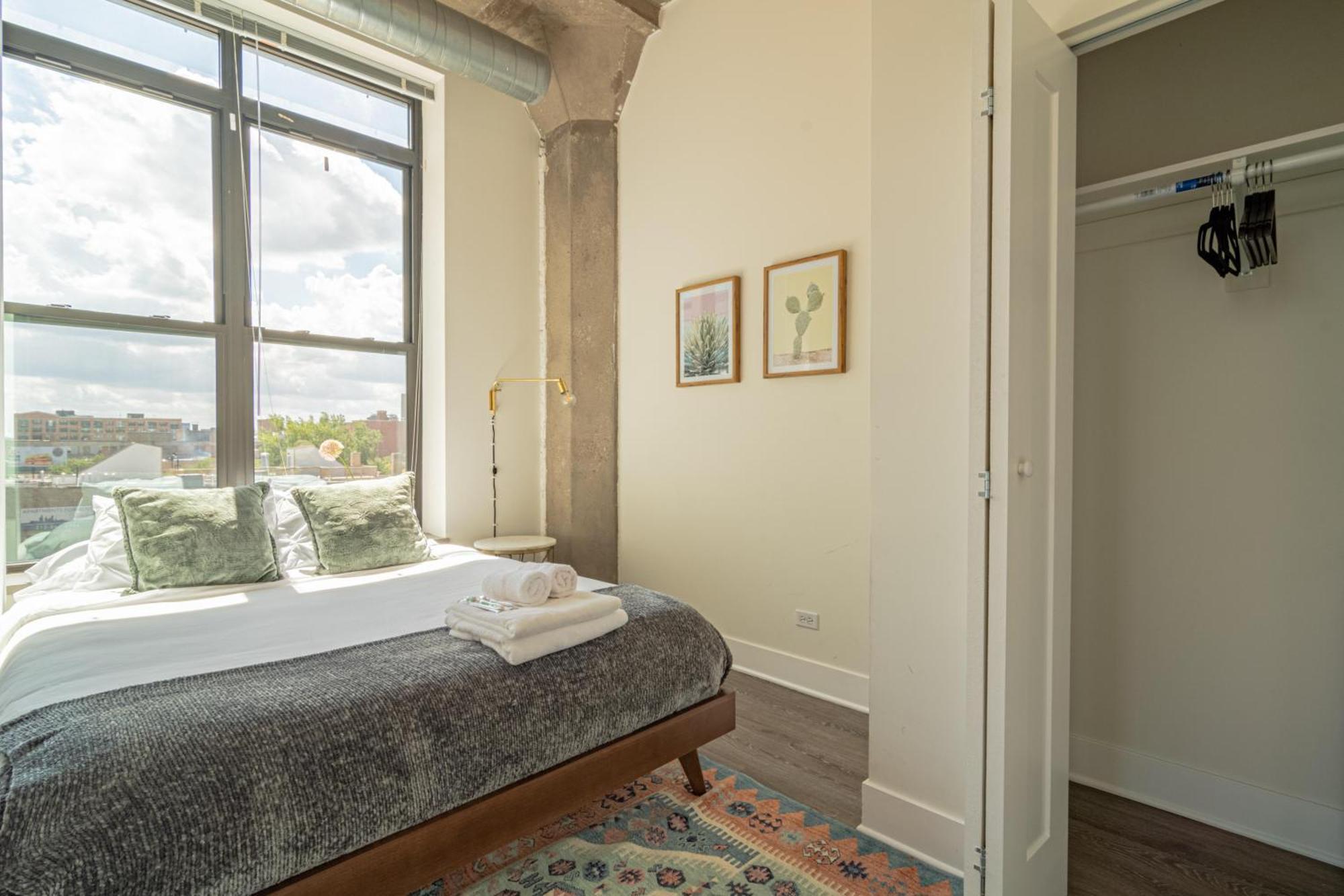 Bright 2Br Luxury Corner Suite With Optional Parking Sleeps 6 Guests Near Mccormick Place And Soldier Field Chicago Buitenkant foto