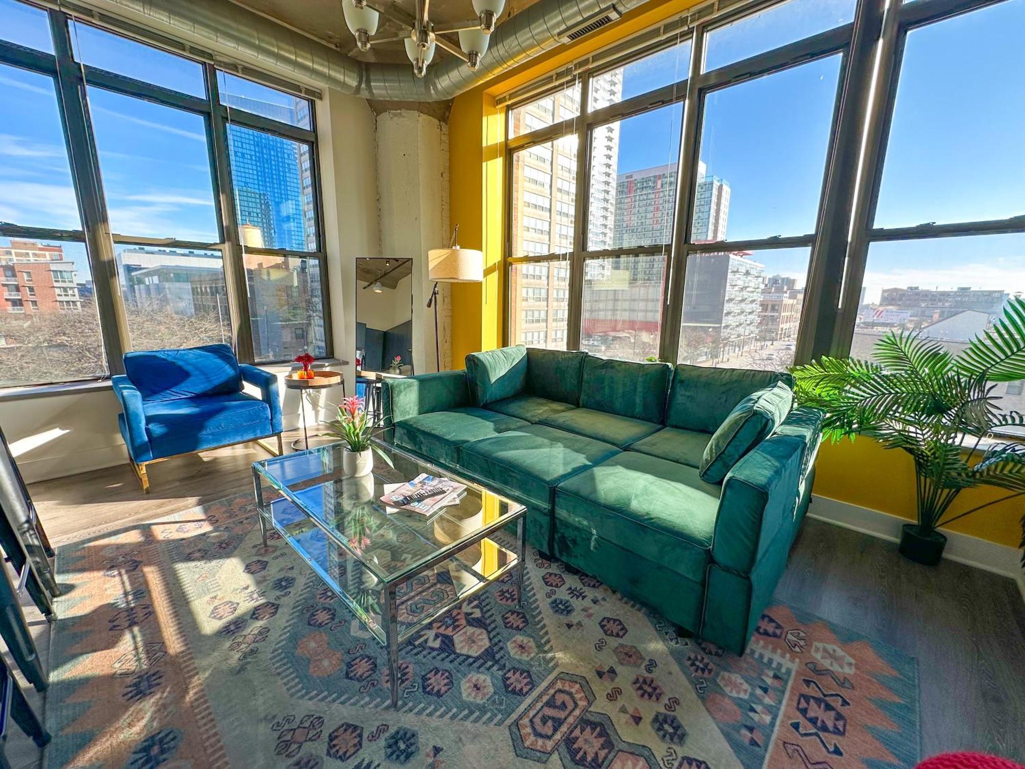 Bright 2Br Luxury Corner Suite With Optional Parking Sleeps 6 Guests Near Mccormick Place And Soldier Field Chicago Buitenkant foto
